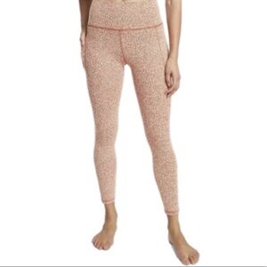Athleta Salutation Stash Pocket II Textured Tight